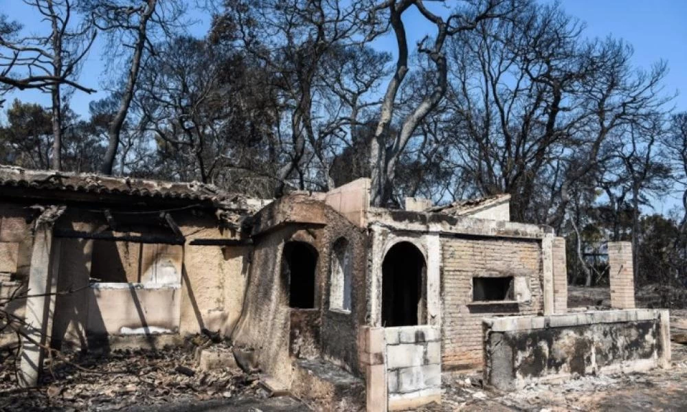 Φωτιά στην Αχαΐα: Ανυπολόγιστες ζημιές σε σπίτια και καλλιέργειες